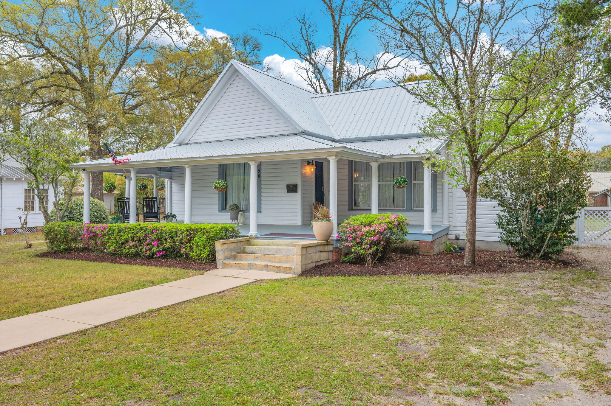 28 E Live Oak Avenue