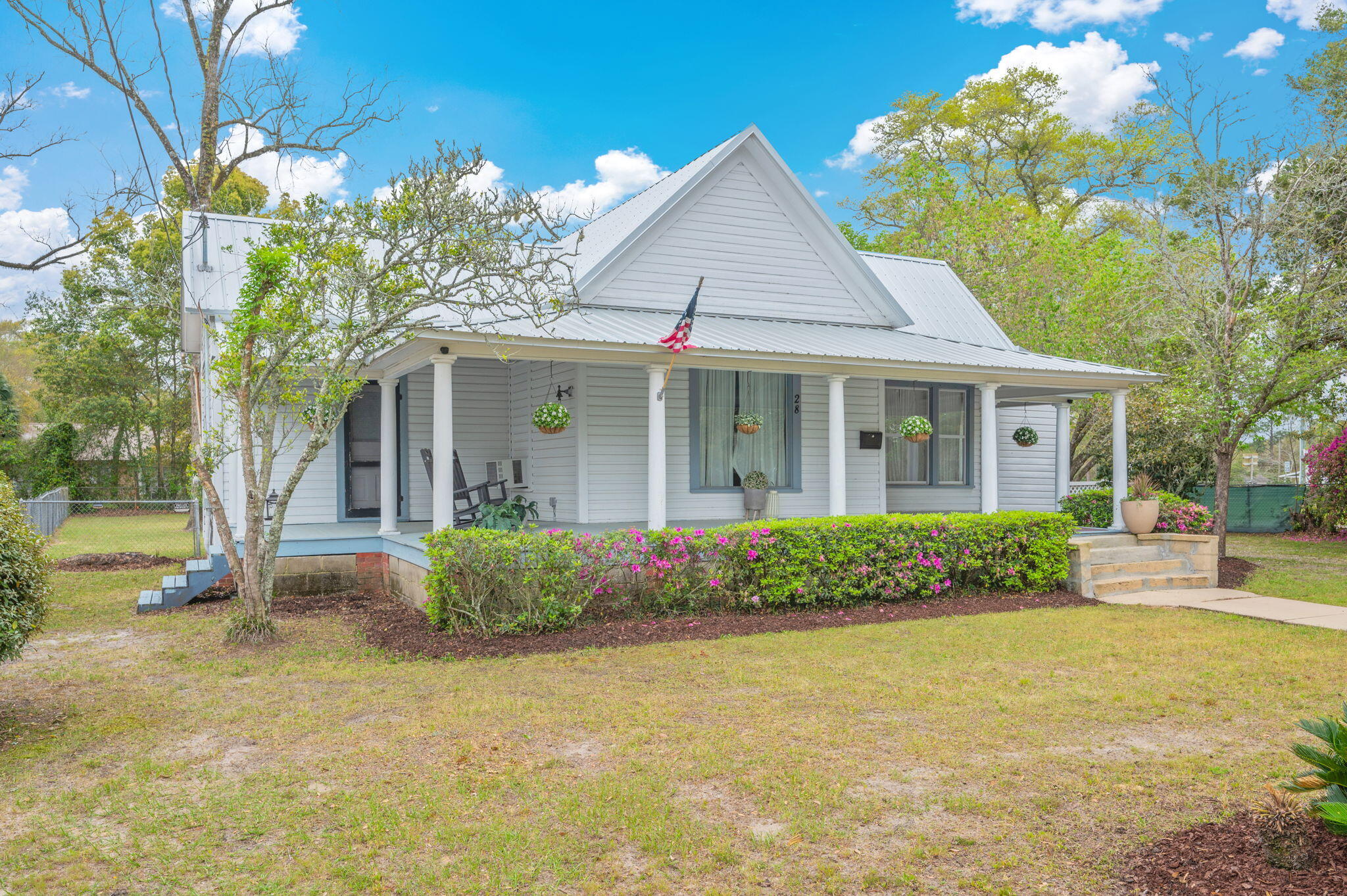 28 E Live Oak Avenue