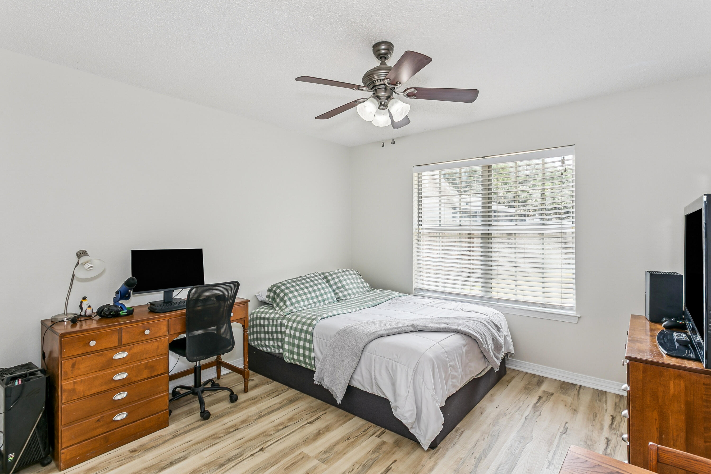 MEADOW WOODS - Residential