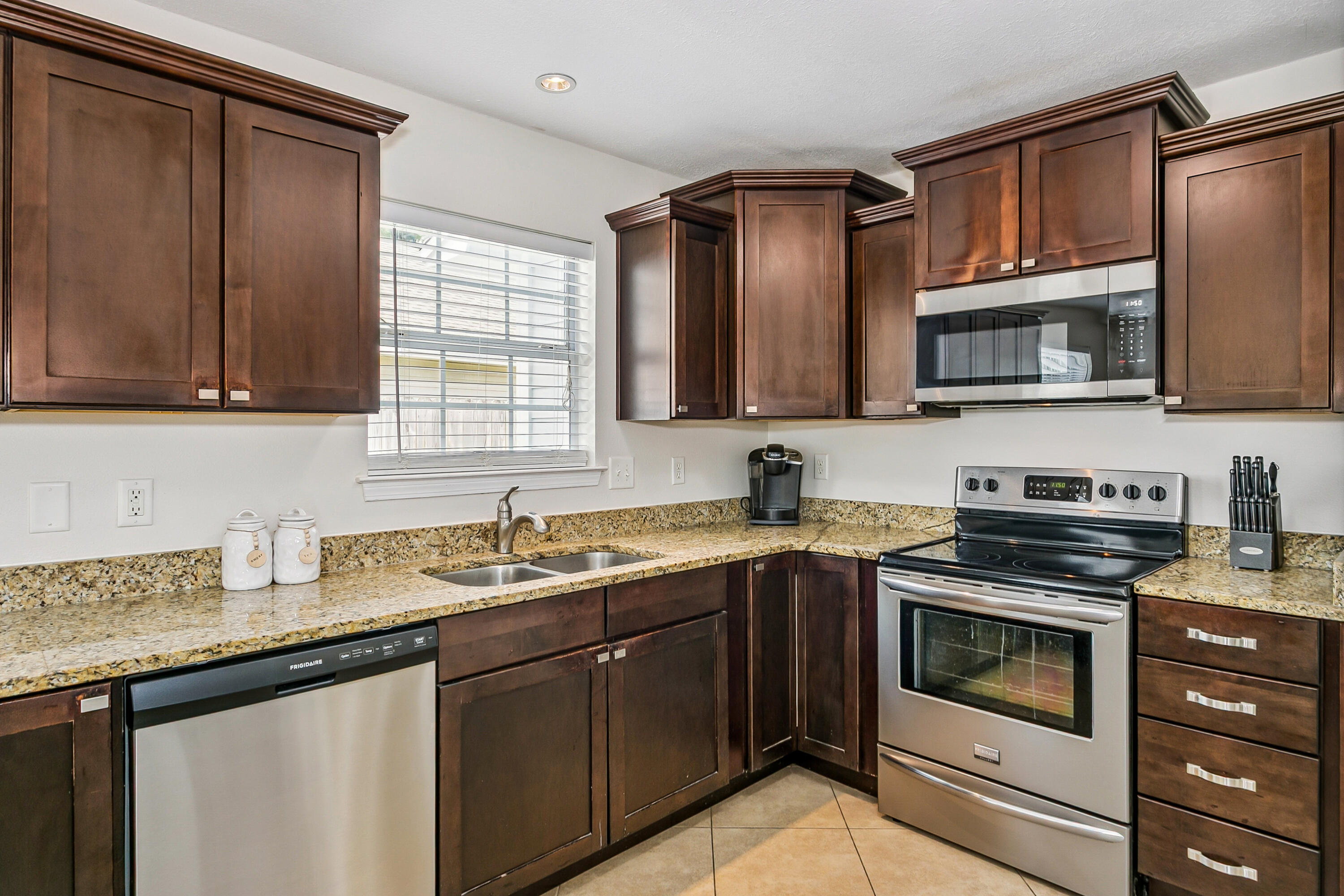 MEADOW WOODS - Residential