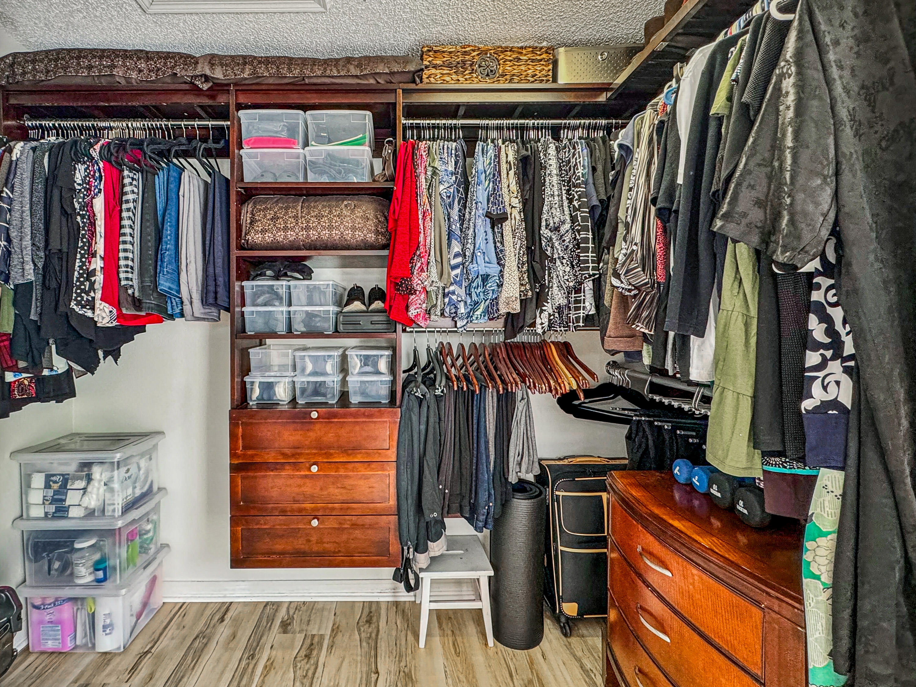 MEADOW WOODS - Residential