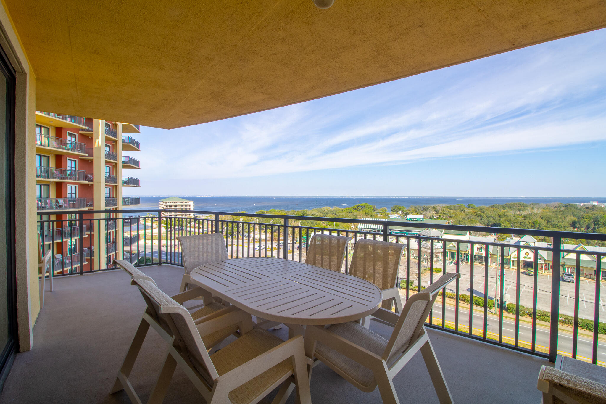 EMERALD GRANDE - Residential