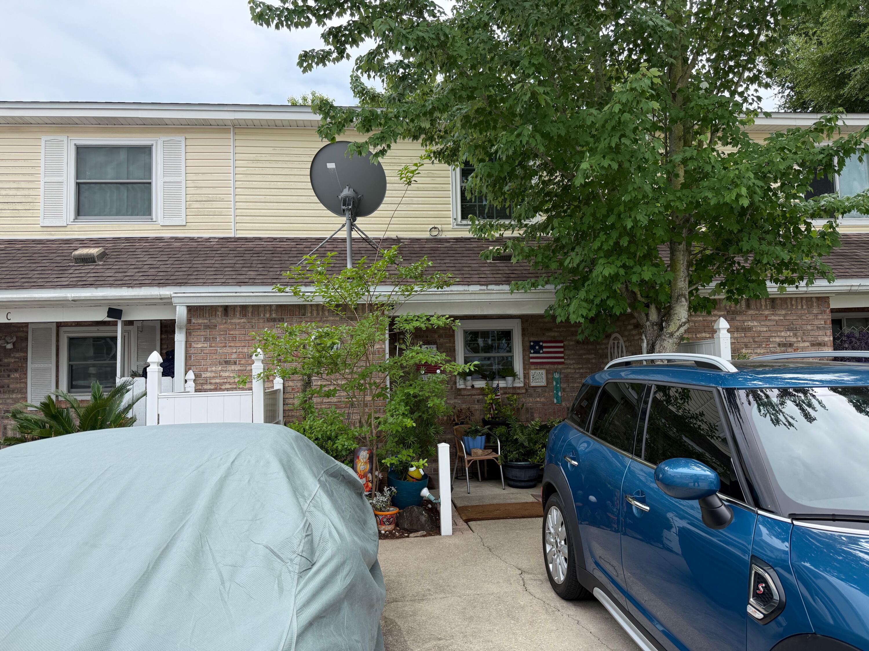 AZALEA GARDENS - Residential