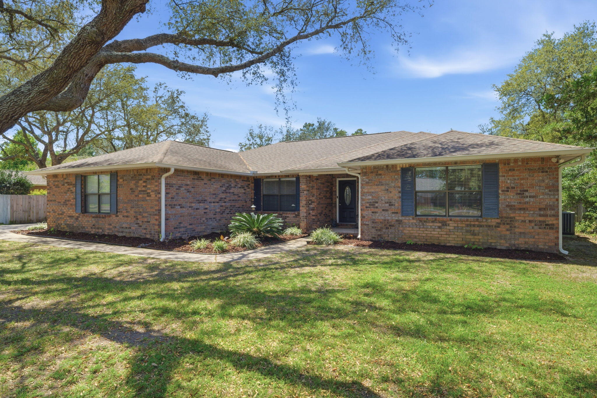 HOLLEY BY THE SEA - Residential