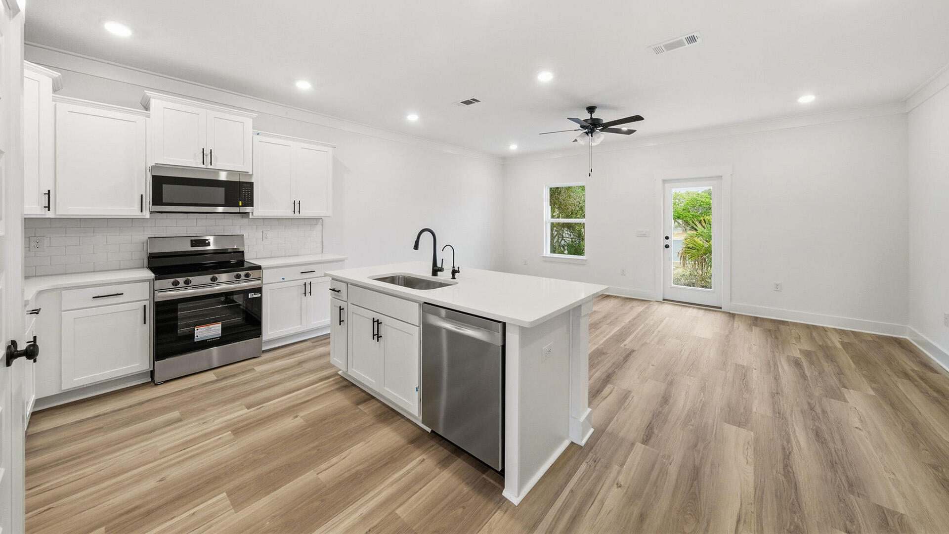108 Bismark Boulevard 32