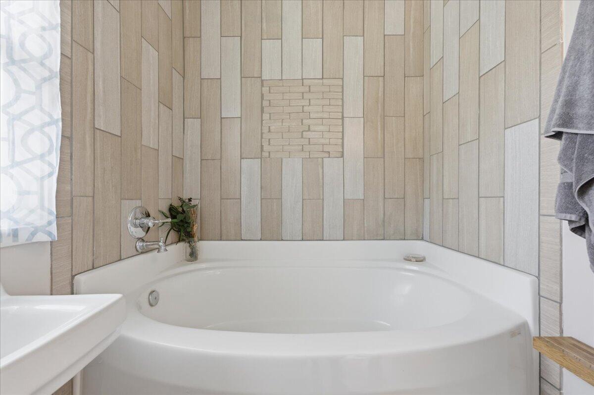 BAYOU WOODS 2ND ADDN - Residential