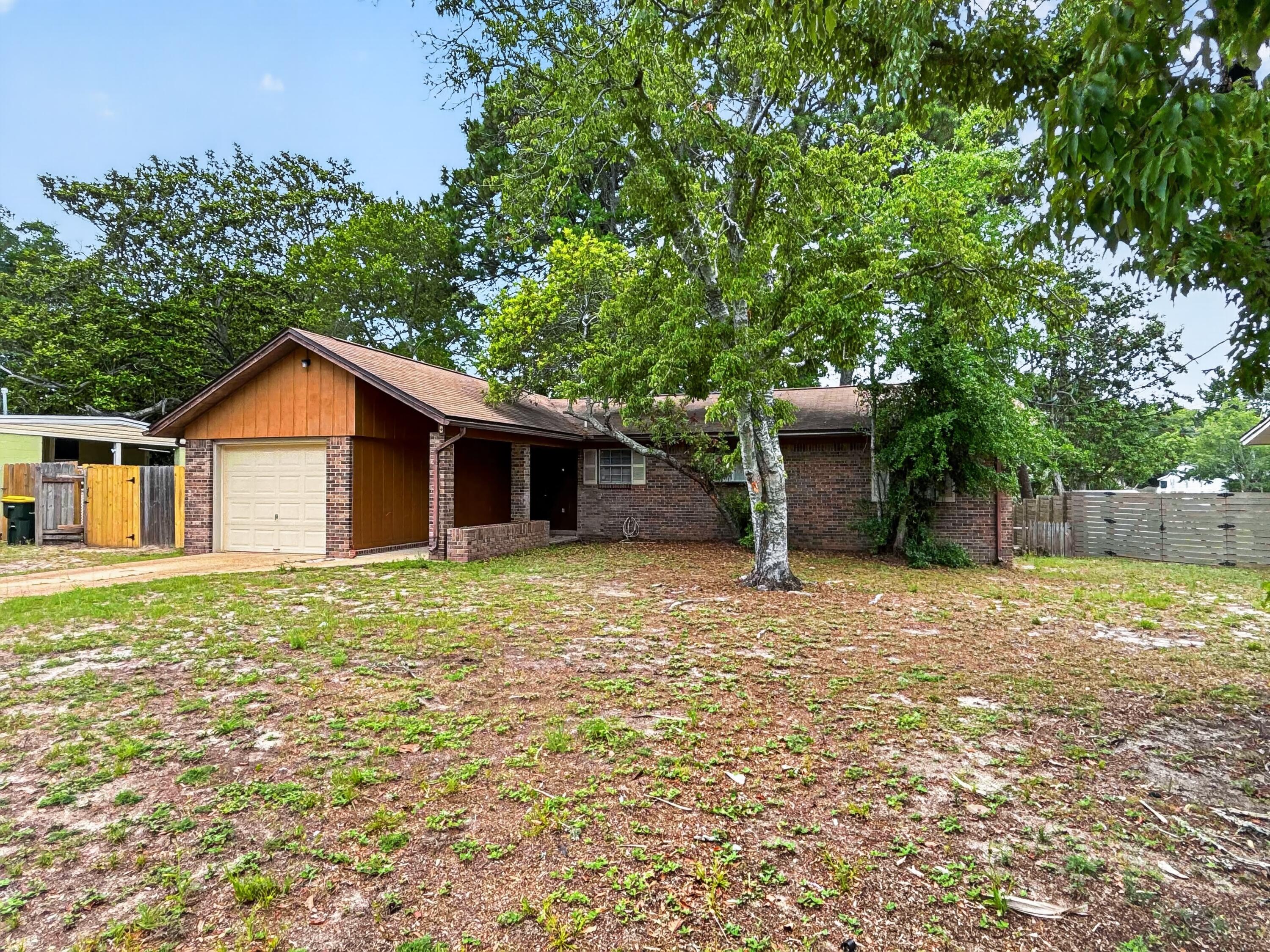 ELLIOTT POINT 8TH ADDN - Residential Lease