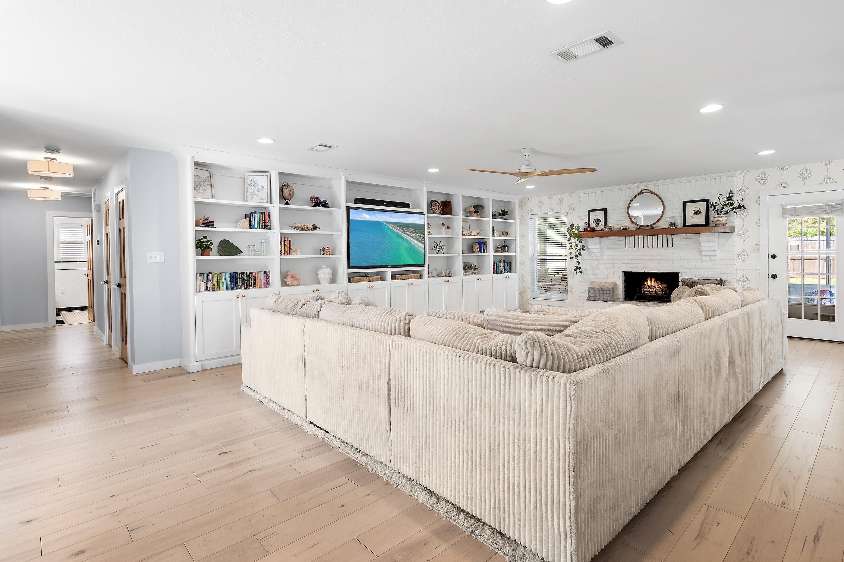 84 W Country Club Drive
