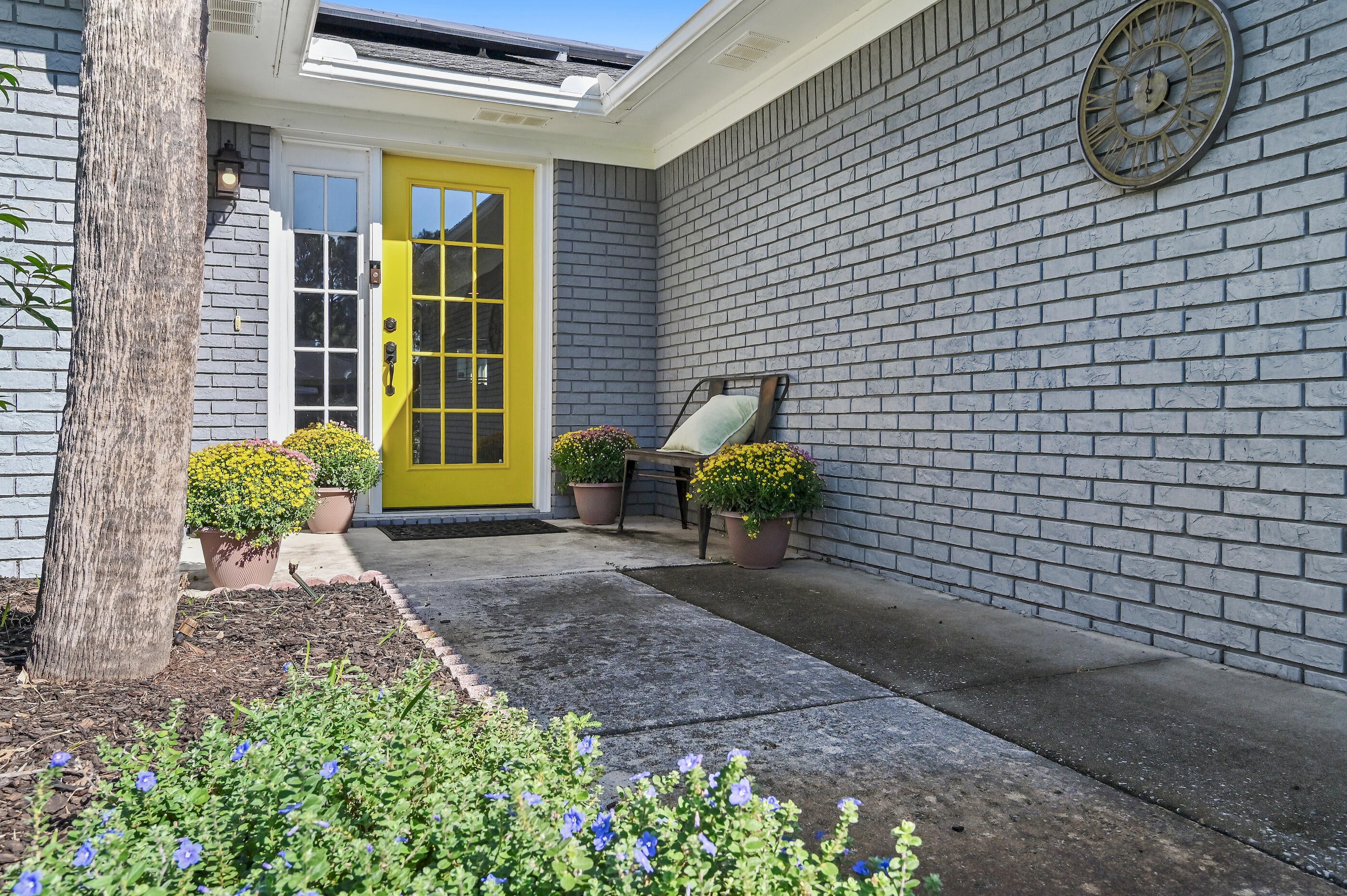 84 W Country Club Drive