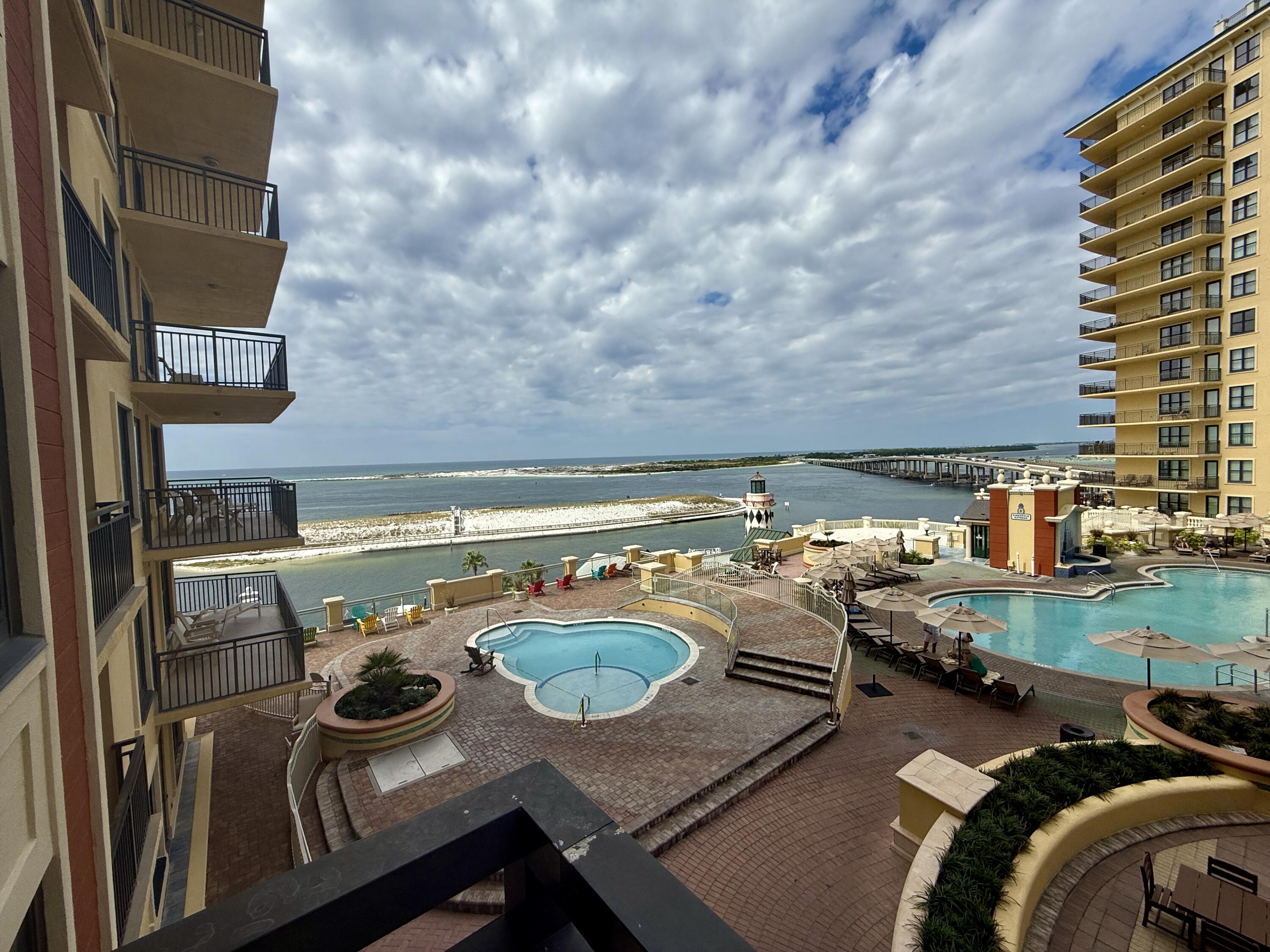 EMERALD GRANDE - Residential