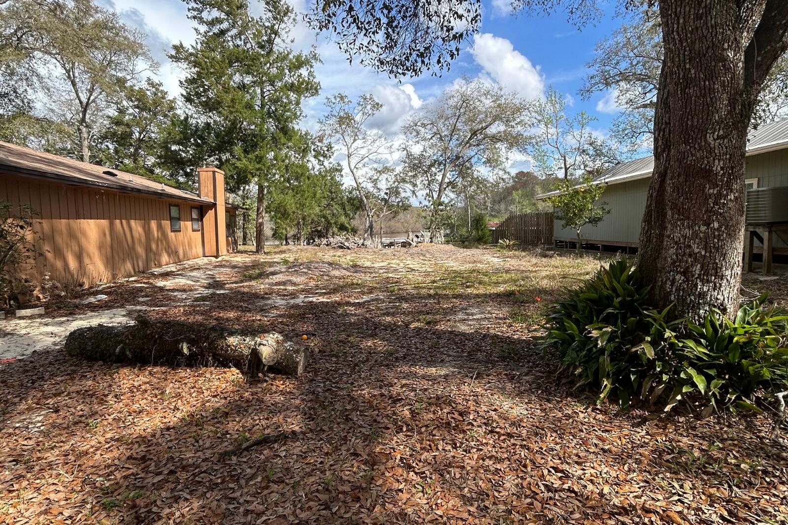 NO RECORDED SUBDIVISION - Land