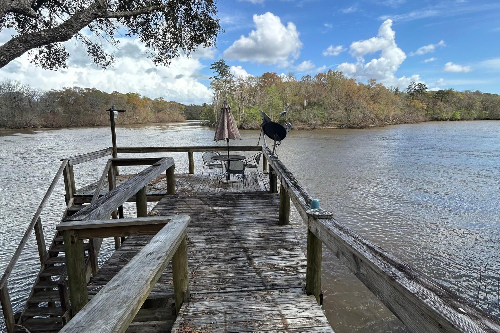 NO RECORDED SUBDIVISION - Land