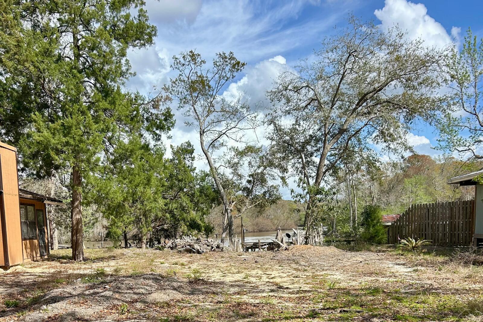 NO RECORDED SUBDIVISION - Land