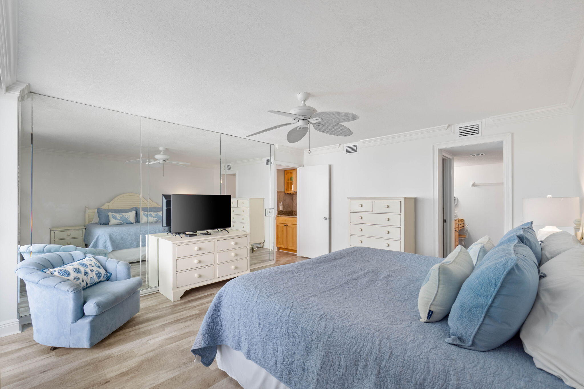 MAINSAIL CONDO PH 1 - Residential