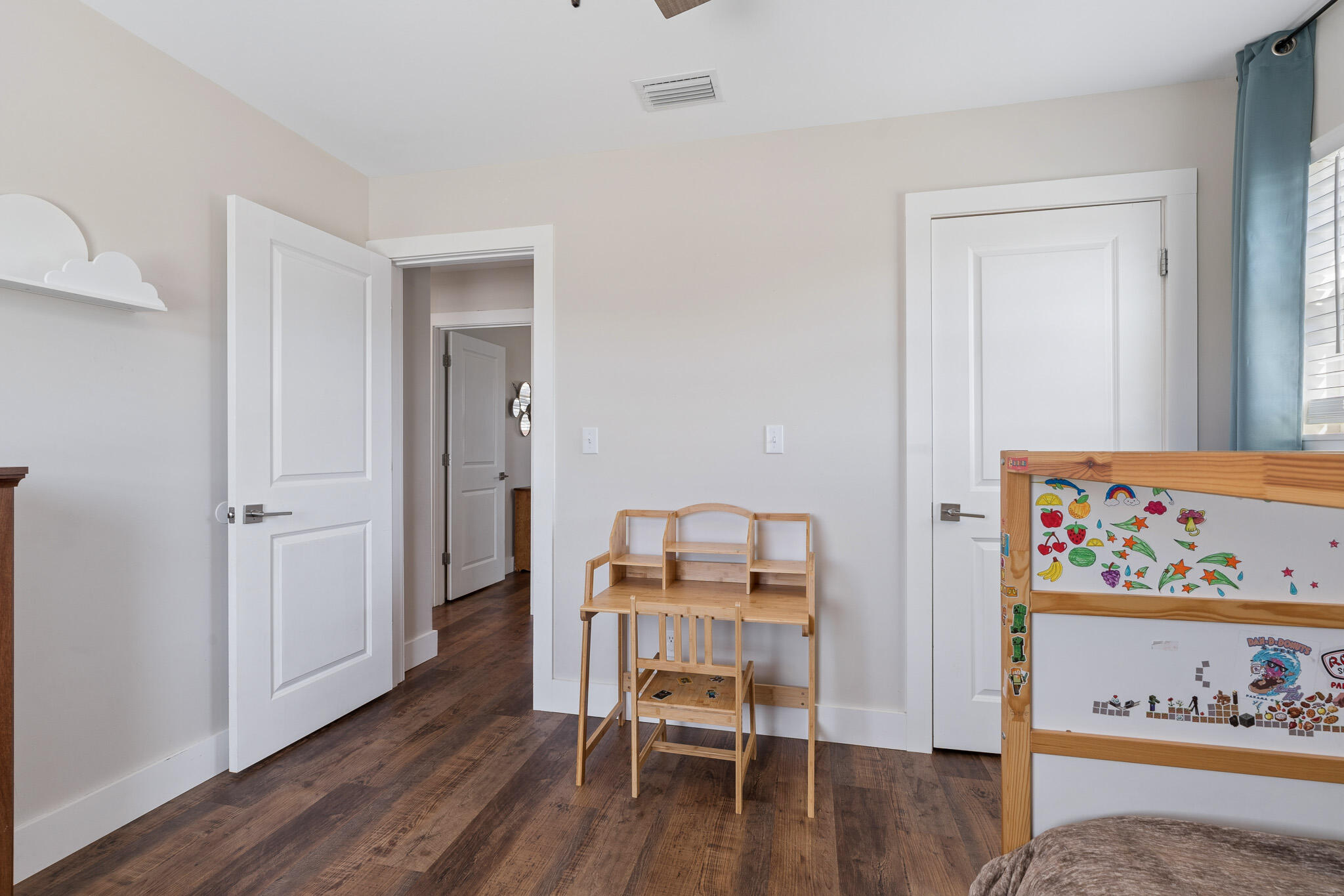 COLLEGE POINT - Residential