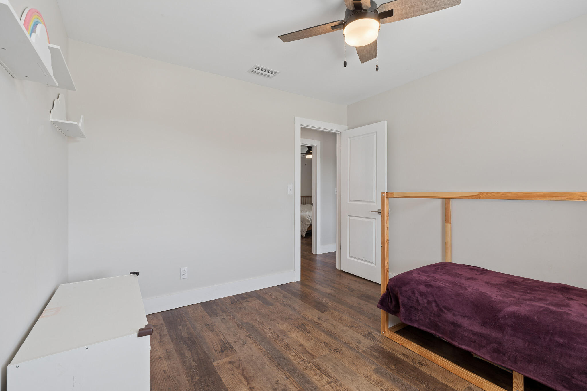 COLLEGE POINT - Residential