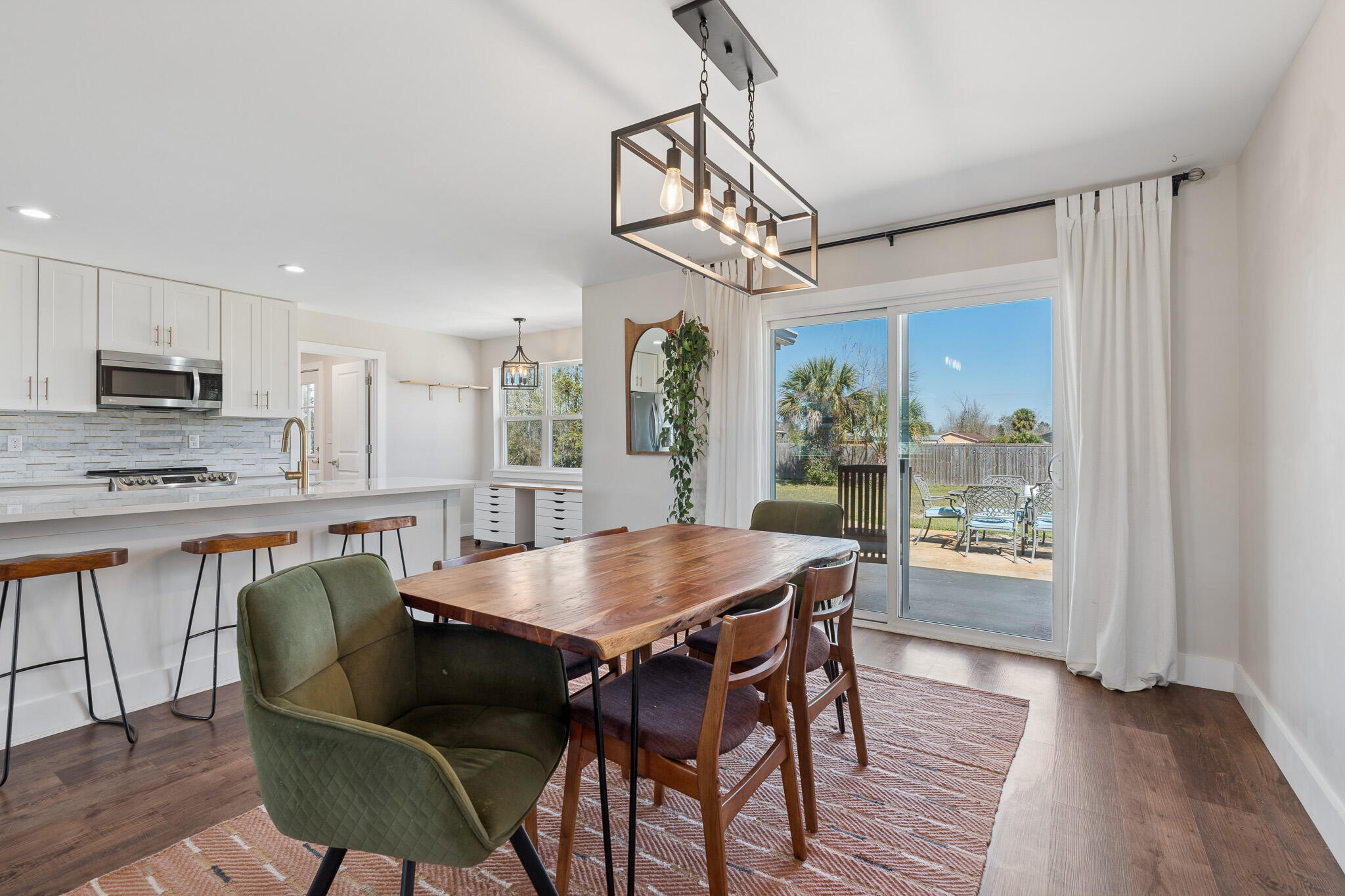 COLLEGE POINT - Residential