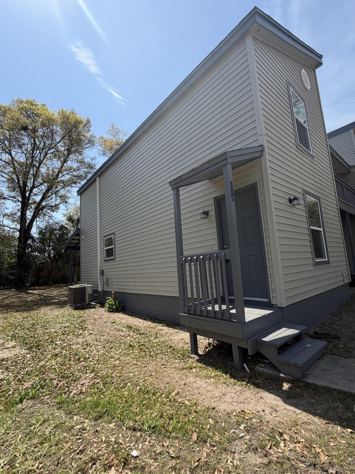 HAMPTONS TOWNHOMES THE - Residential Lease