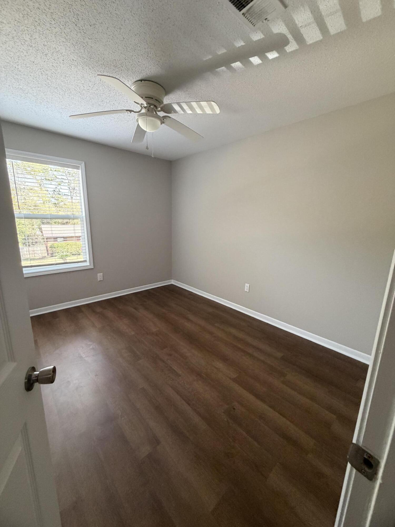 HAMPTONS TOWNHOMES THE - Residential Lease