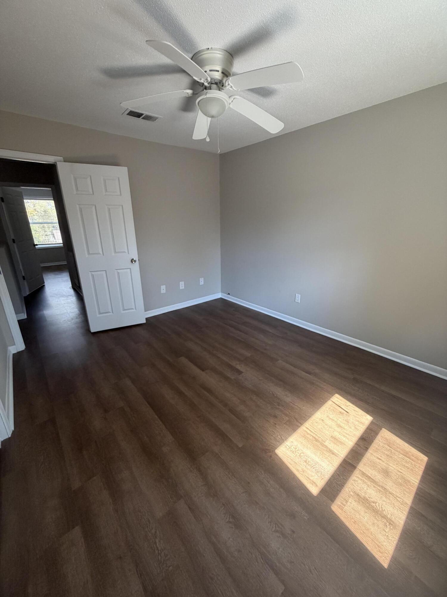 HAMPTONS TOWNHOMES THE - Residential Lease