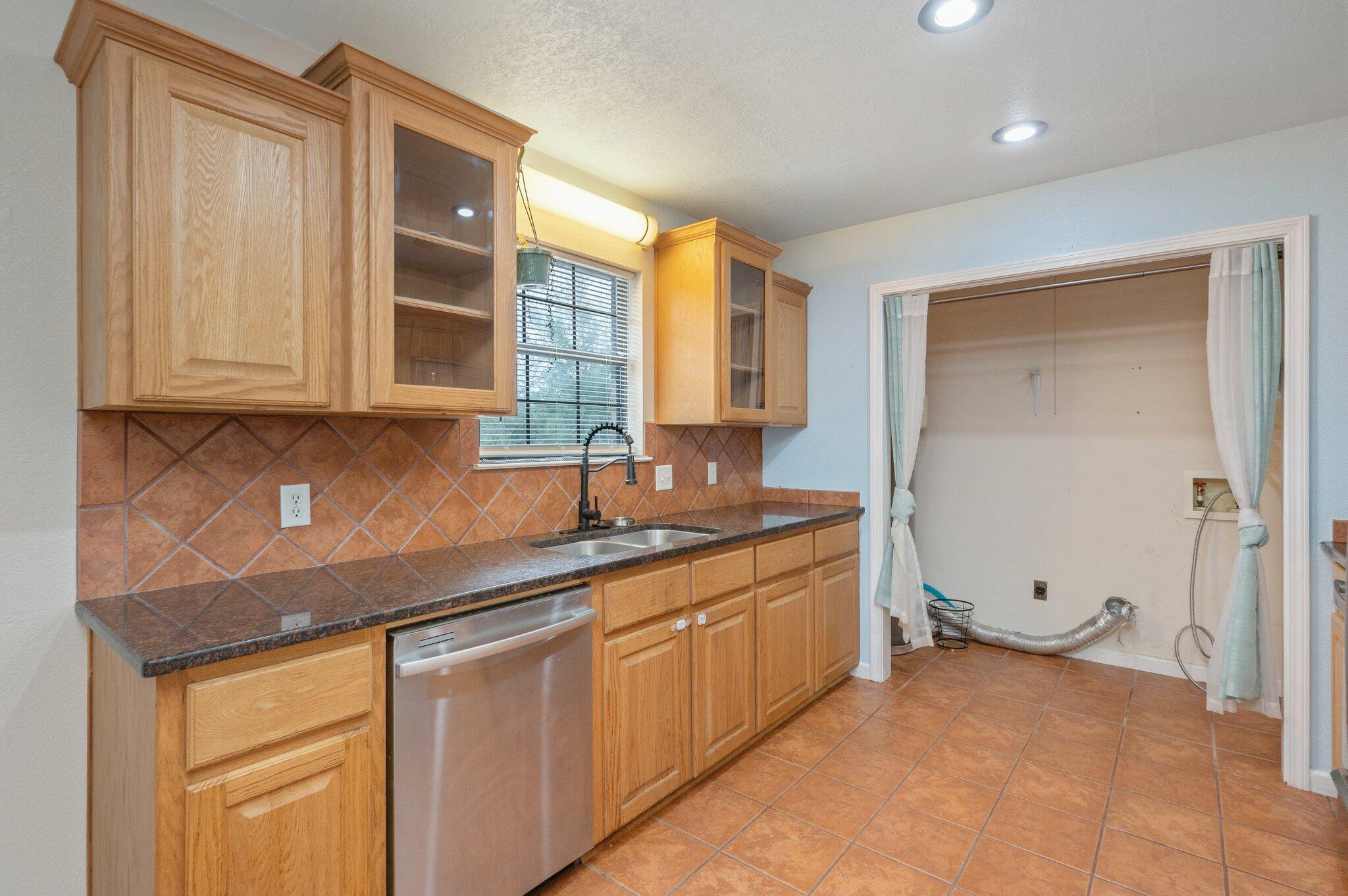 BARBAROSA TERRITORY - Residential Lease