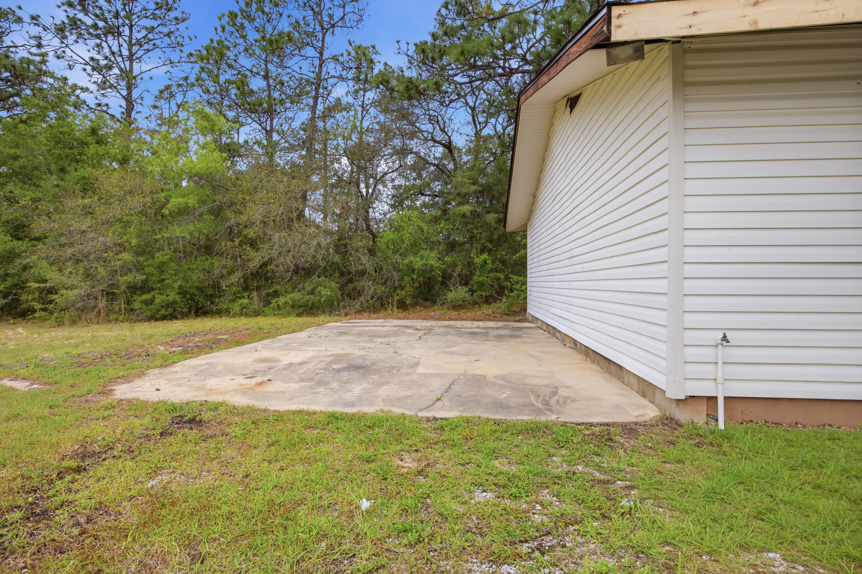 COM SE COR OF W1/2 OF SEC N100 FT W60 FT TO POB W240 - Residential