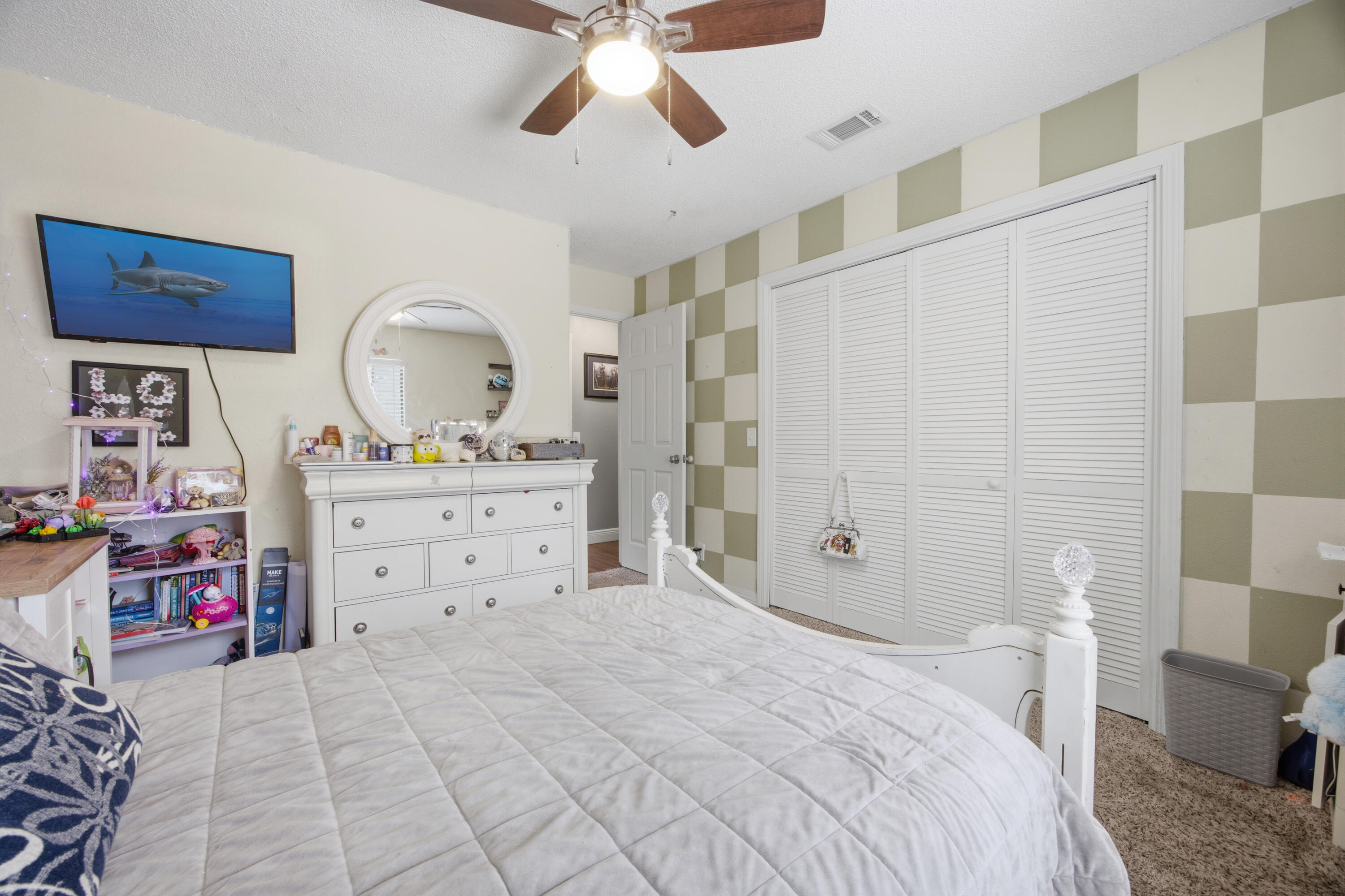 COM SE COR OF W1/2 OF SEC N100 FT W60 FT TO POB W240 - Residential