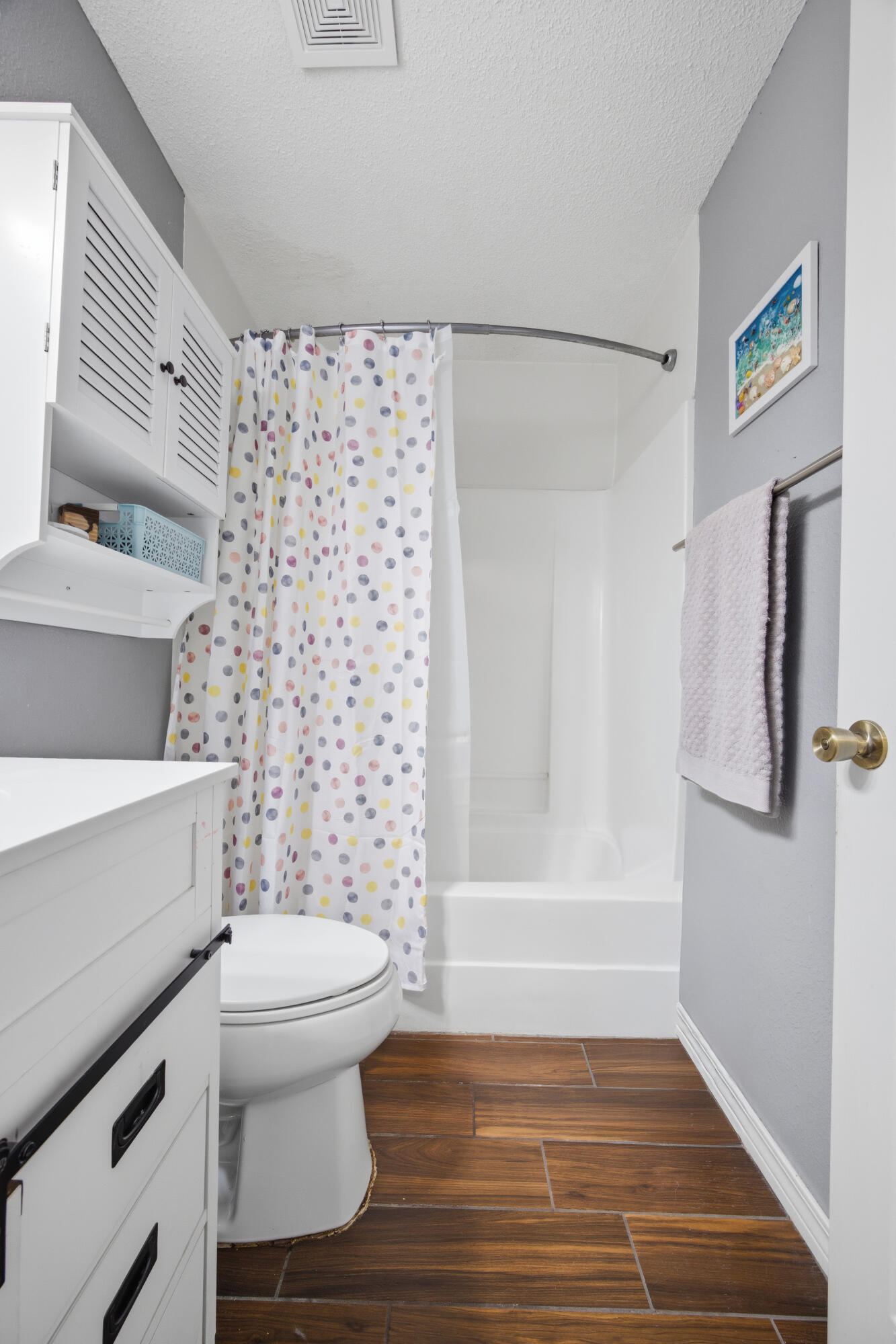 COM SE COR OF W1/2 OF SEC N100 FT W60 FT TO POB W240 - Residential