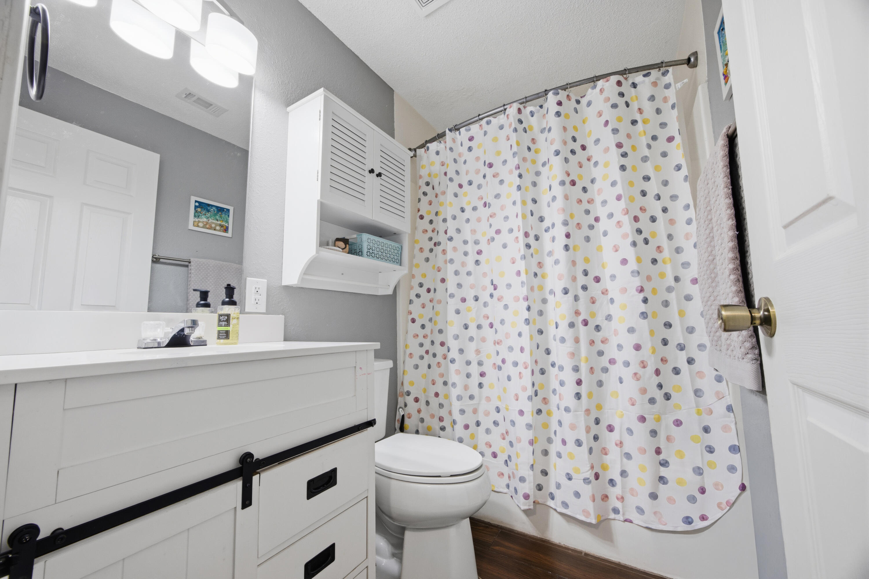 COM SE COR OF W1/2 OF SEC N100 FT W60 FT TO POB W240 - Residential