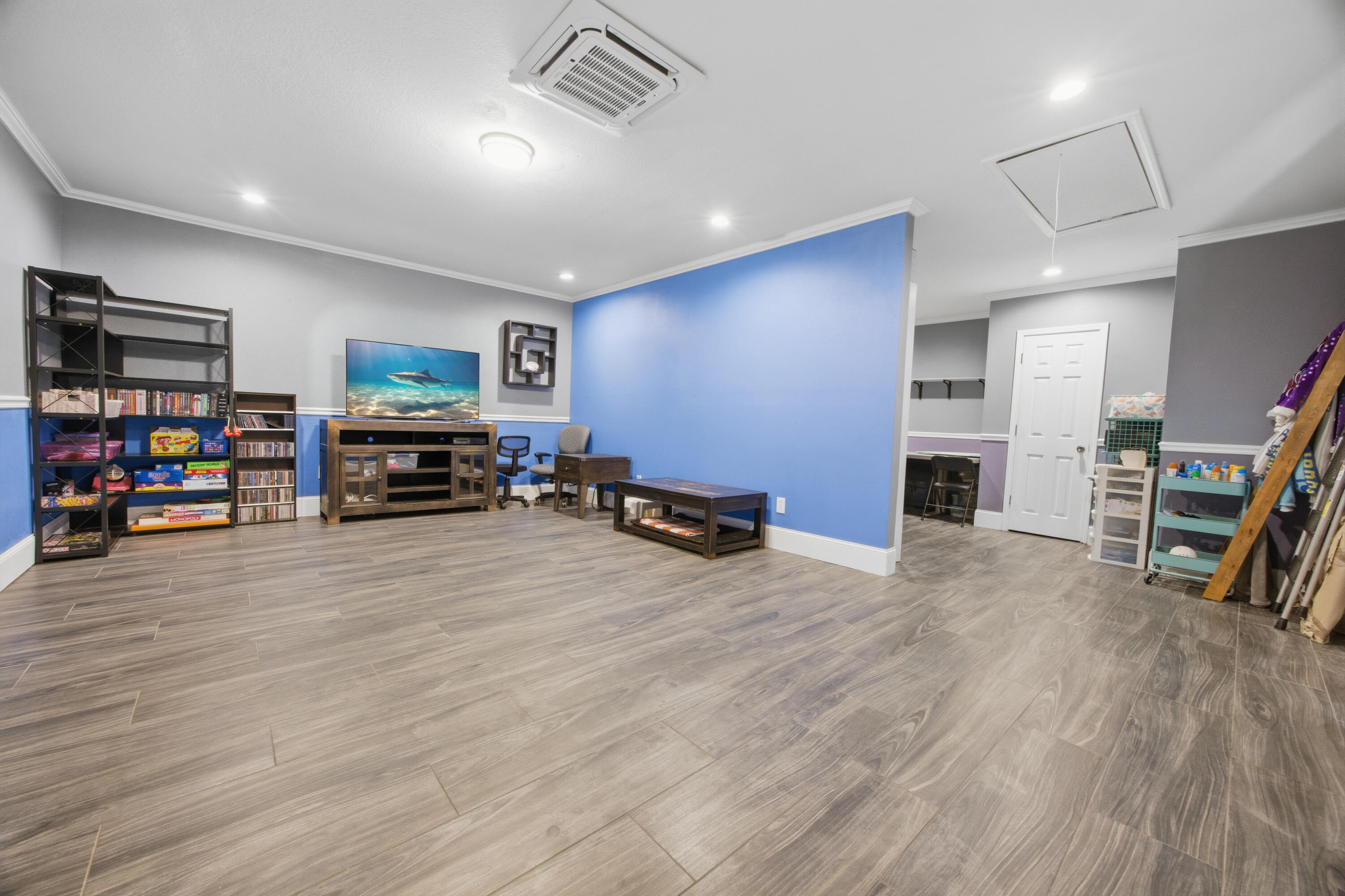 COM SE COR OF W1/2 OF SEC N100 FT W60 FT TO POB W240 - Residential