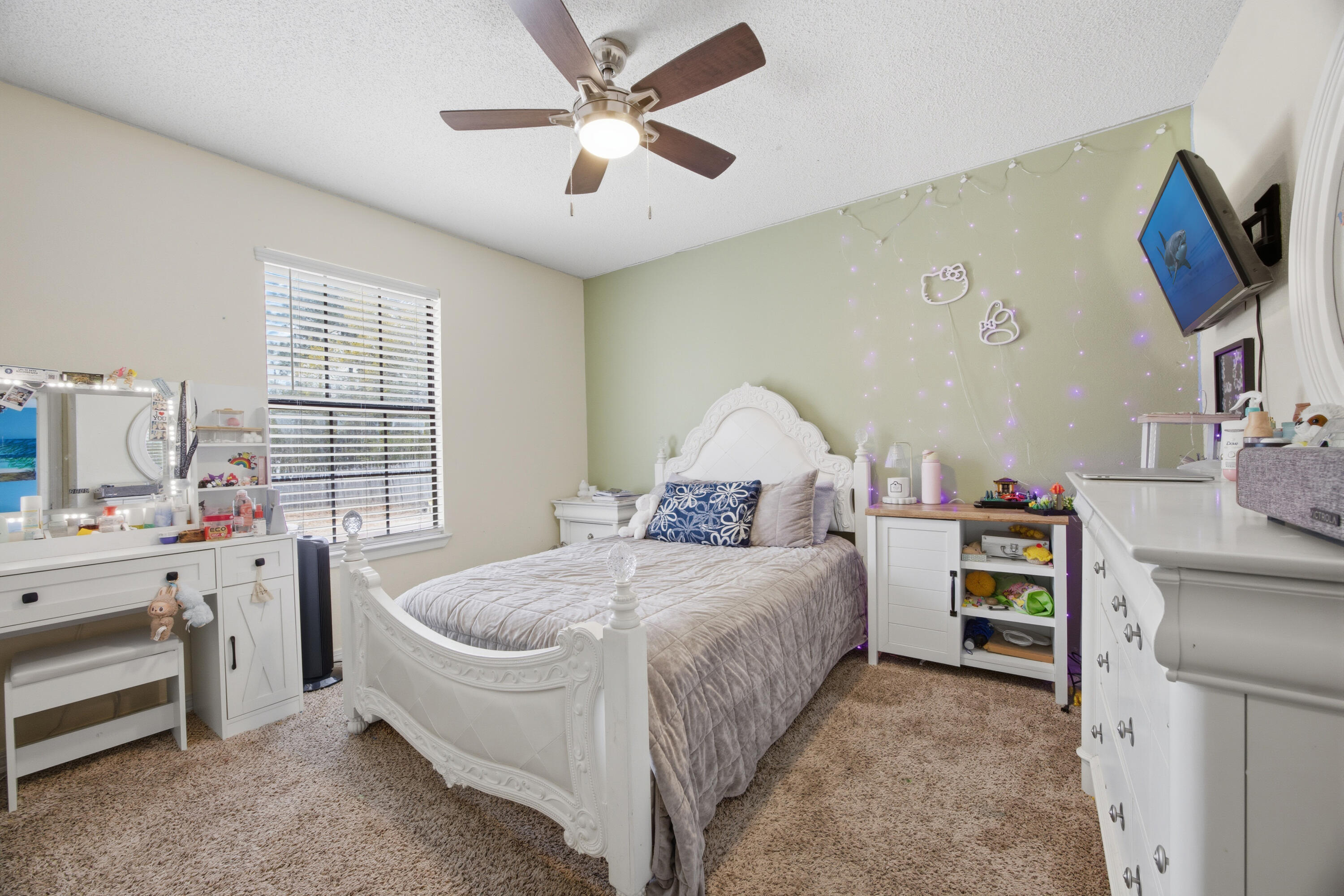 COM SE COR OF W1/2 OF SEC N100 FT W60 FT TO POB W240 - Residential