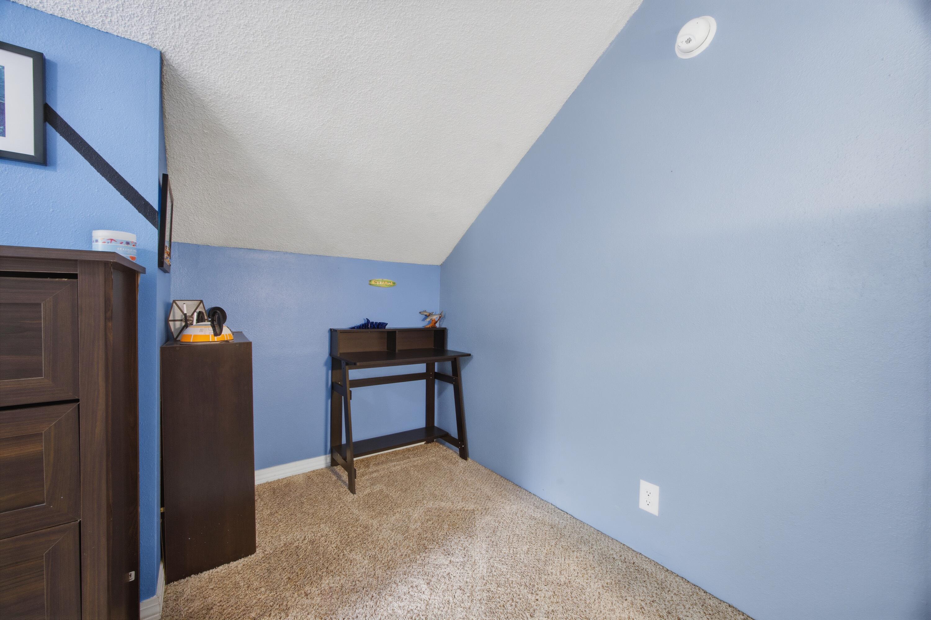 COM SE COR OF W1/2 OF SEC N100 FT W60 FT TO POB W240 - Residential