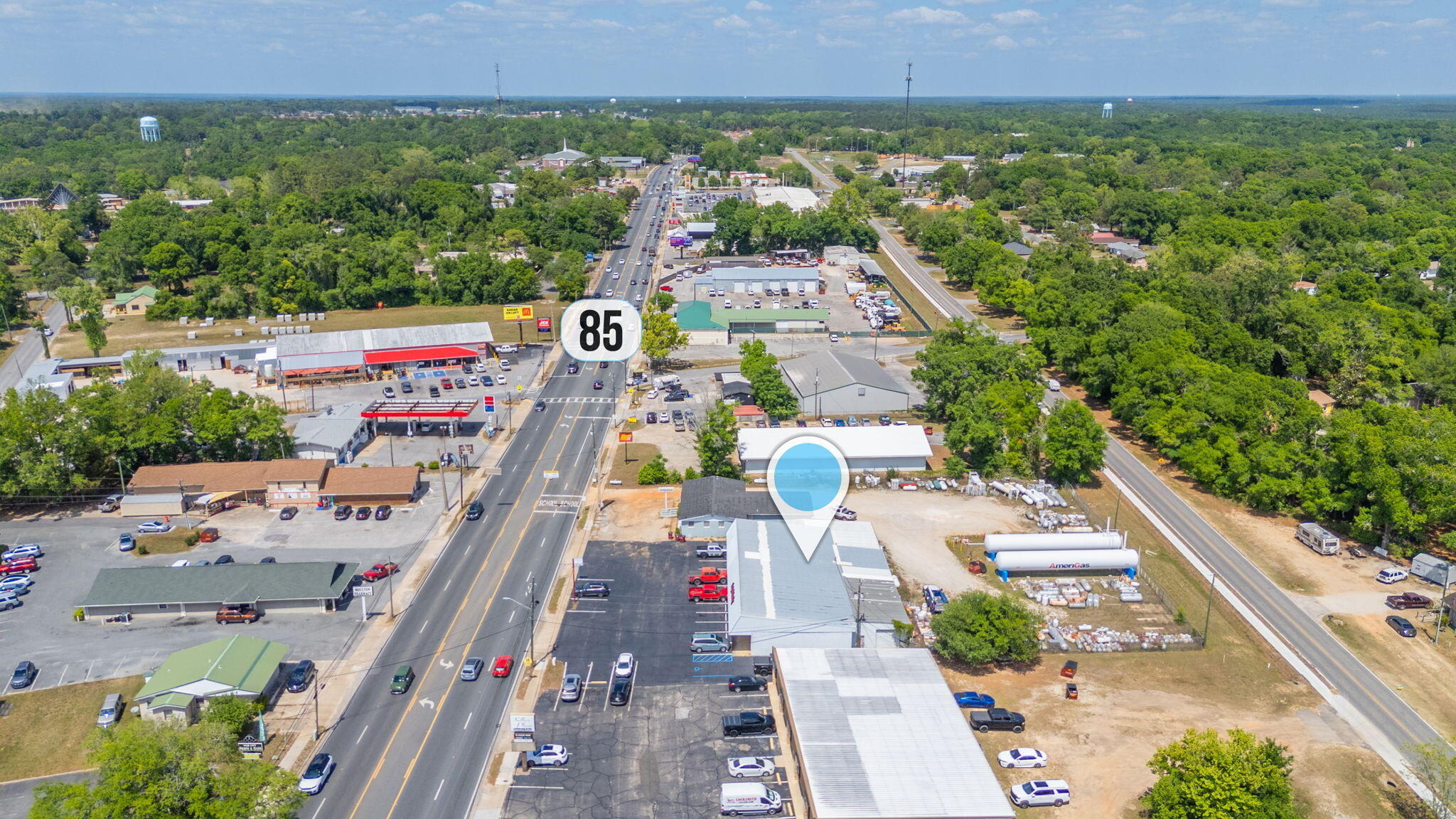 Main image without alt text