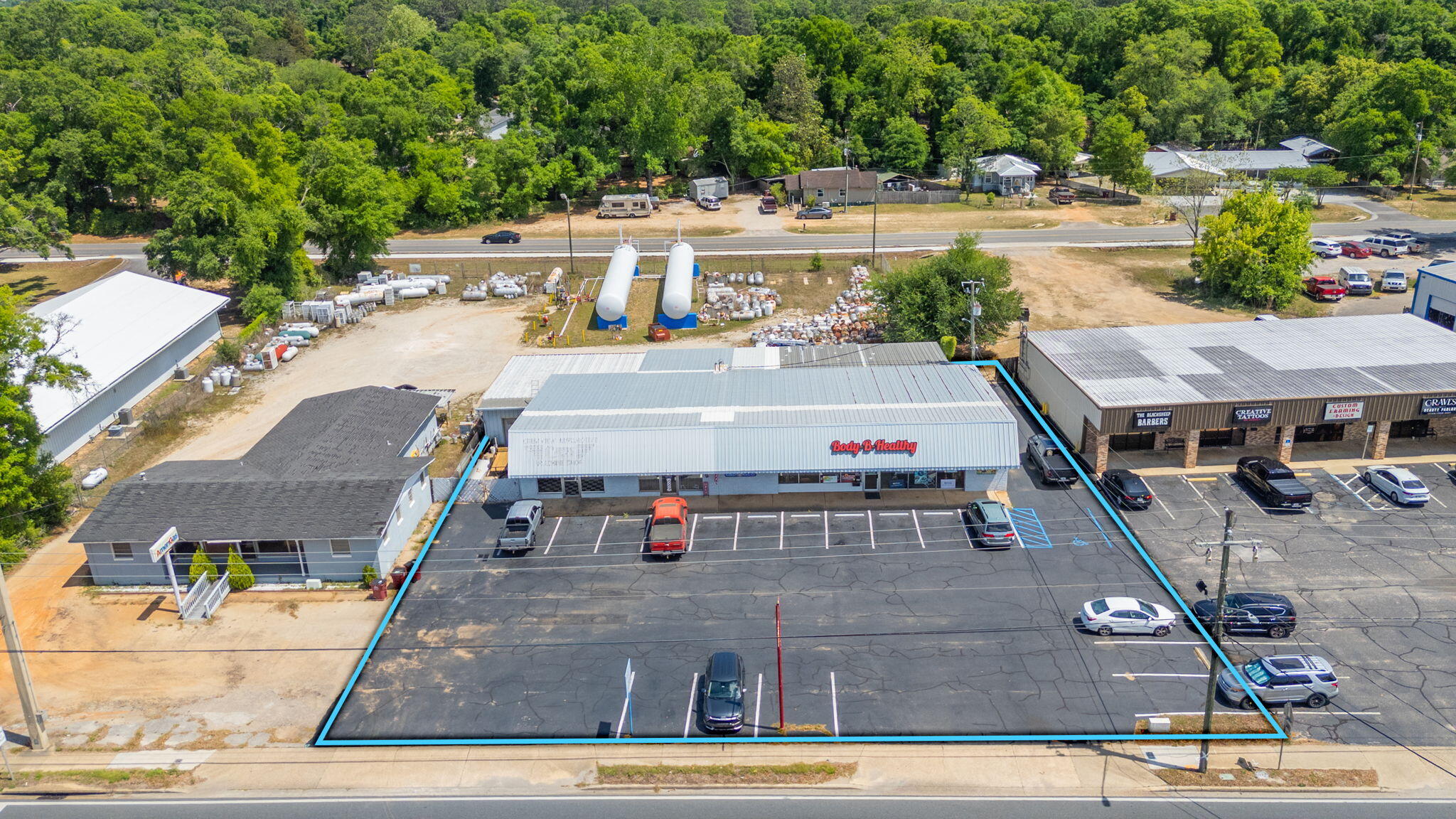 Main image without alt text