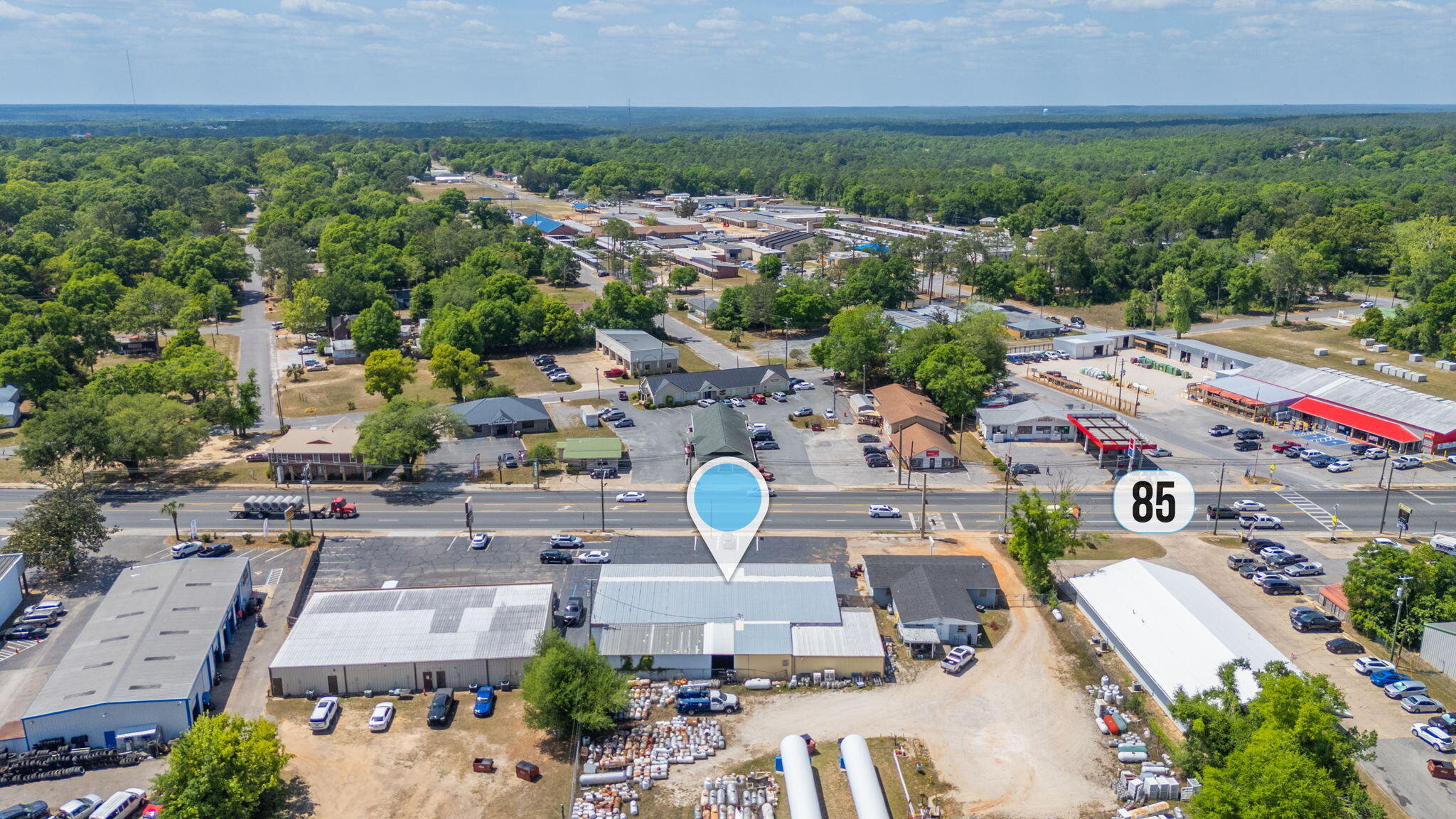 Main image without alt text