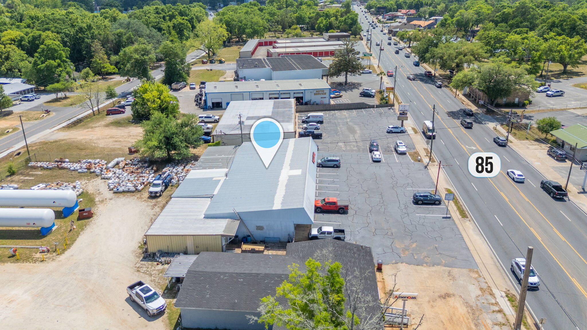 Main image without alt text