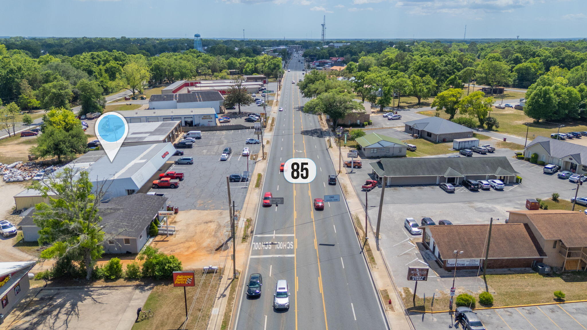 Main image without alt text