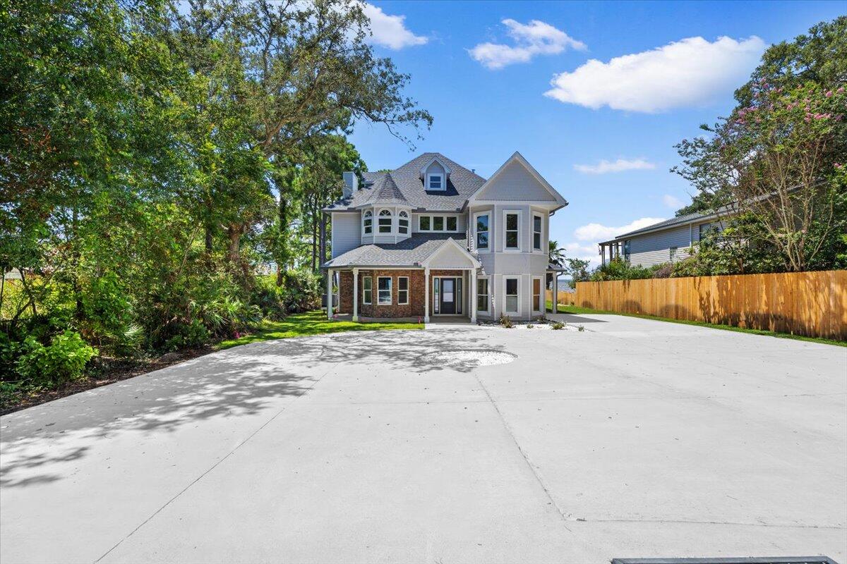 609 Calhoun Avenue
