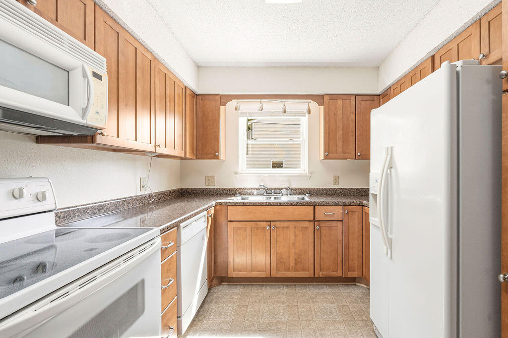 BELL-BROOK ESTATES - Residential