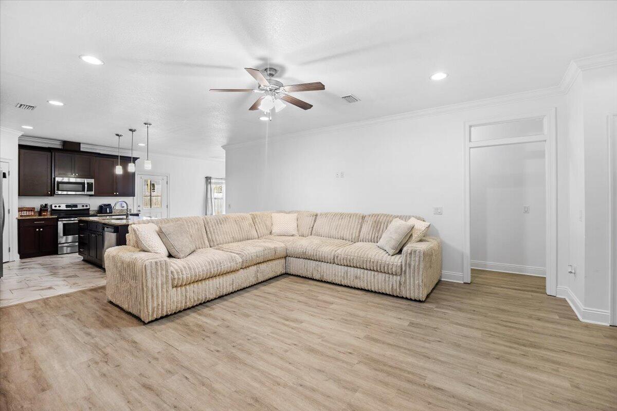 CRYSTAL SHORES - Residential