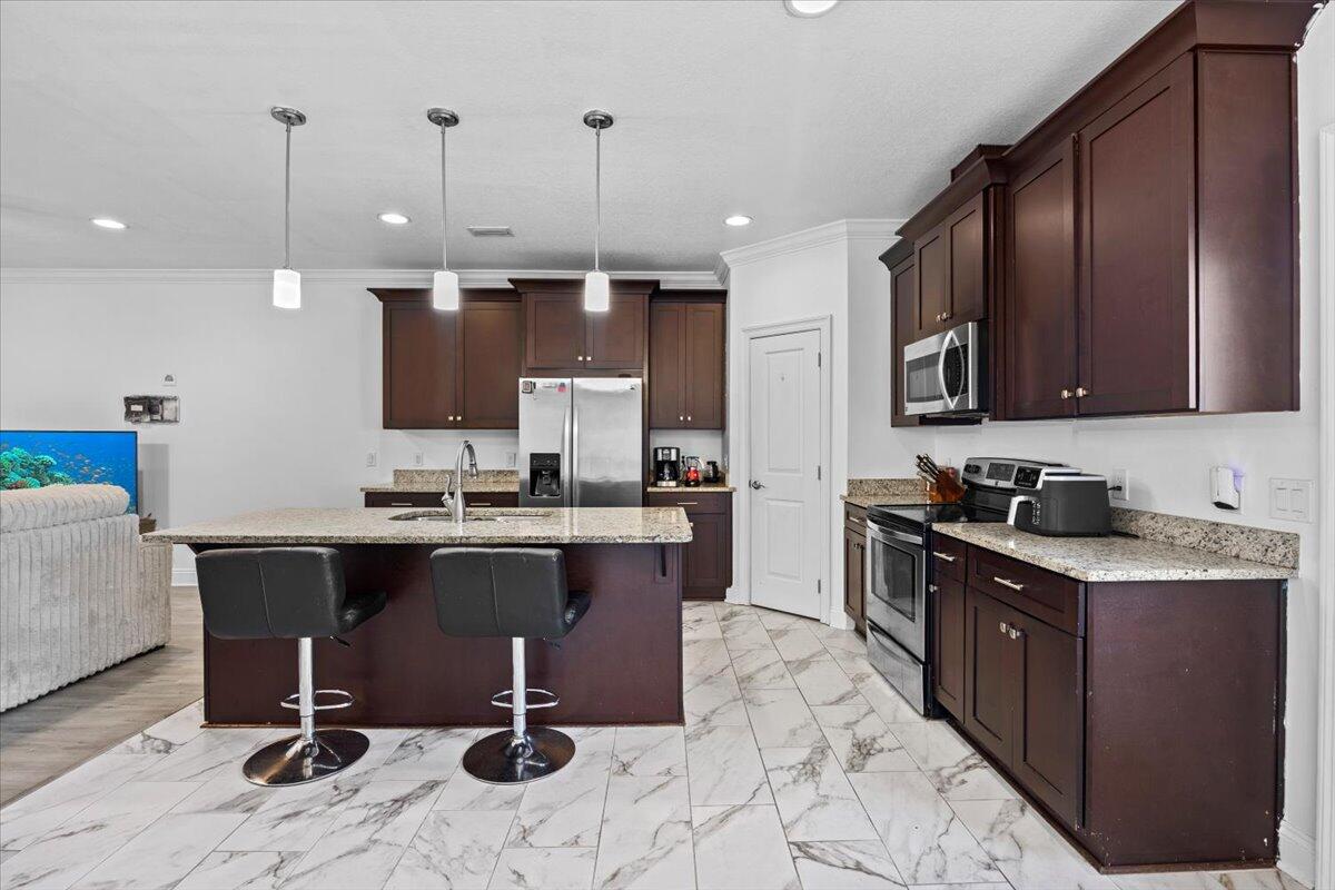 CRYSTAL SHORES - Residential