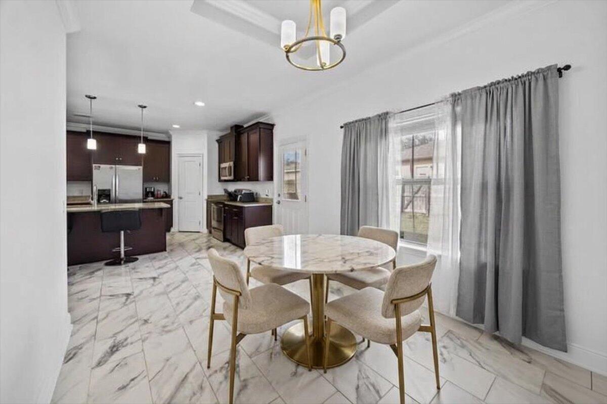 CRYSTAL SHORES - Residential