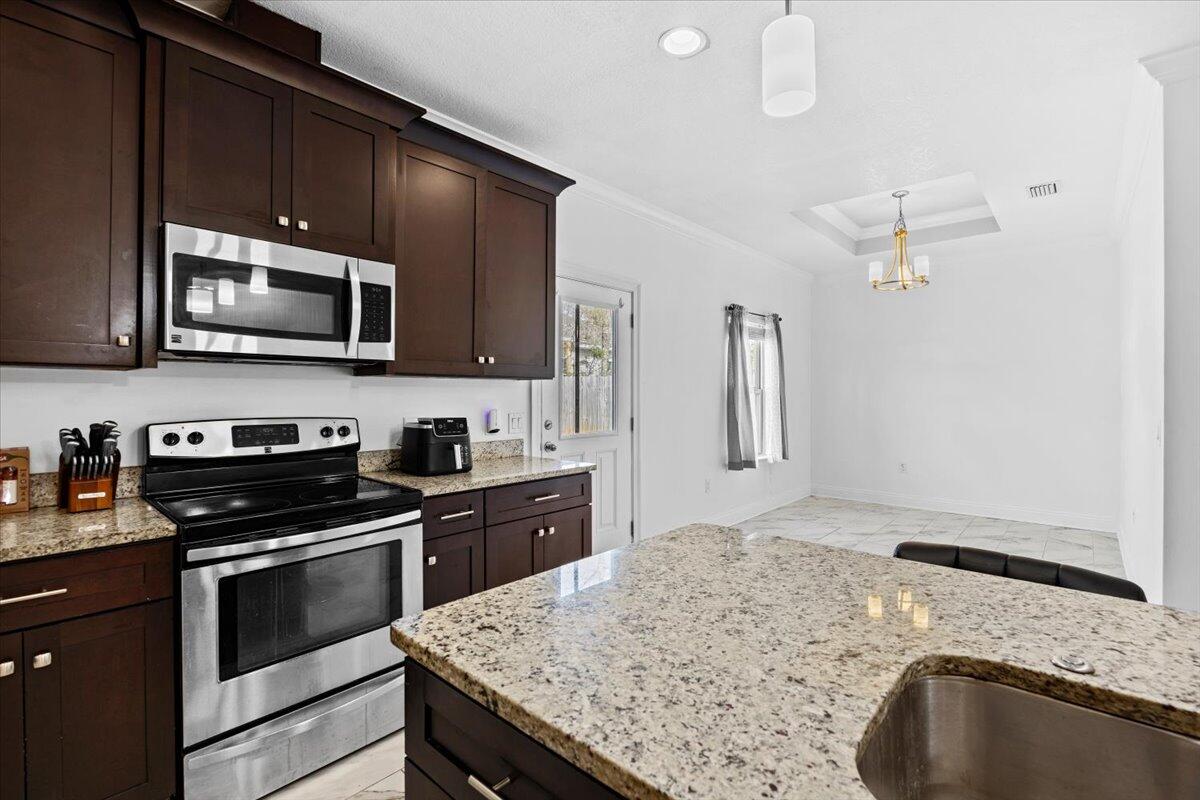 CRYSTAL SHORES - Residential