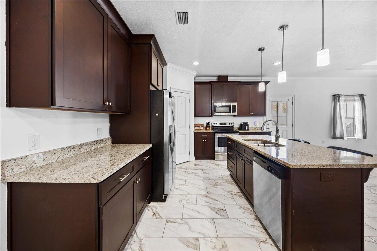 CRYSTAL SHORES - Residential