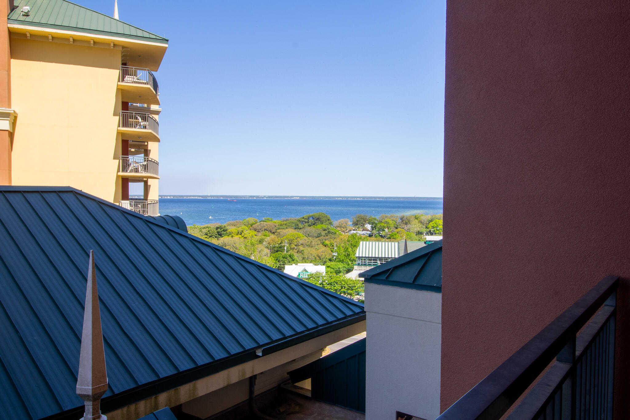 EMERALD GRANDE - Residential