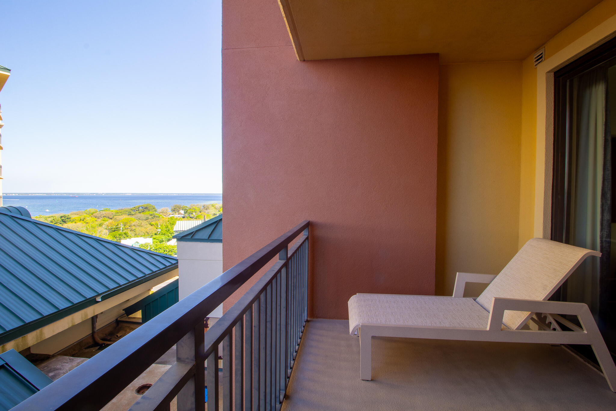 EMERALD GRANDE - Residential