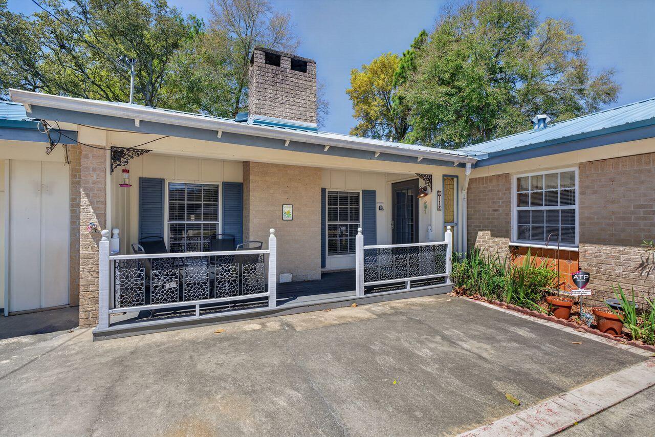 COMMODORE PLACE - Residential