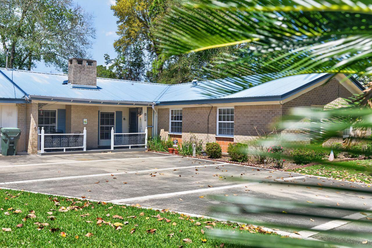 COMMODORE PLACE - Residential