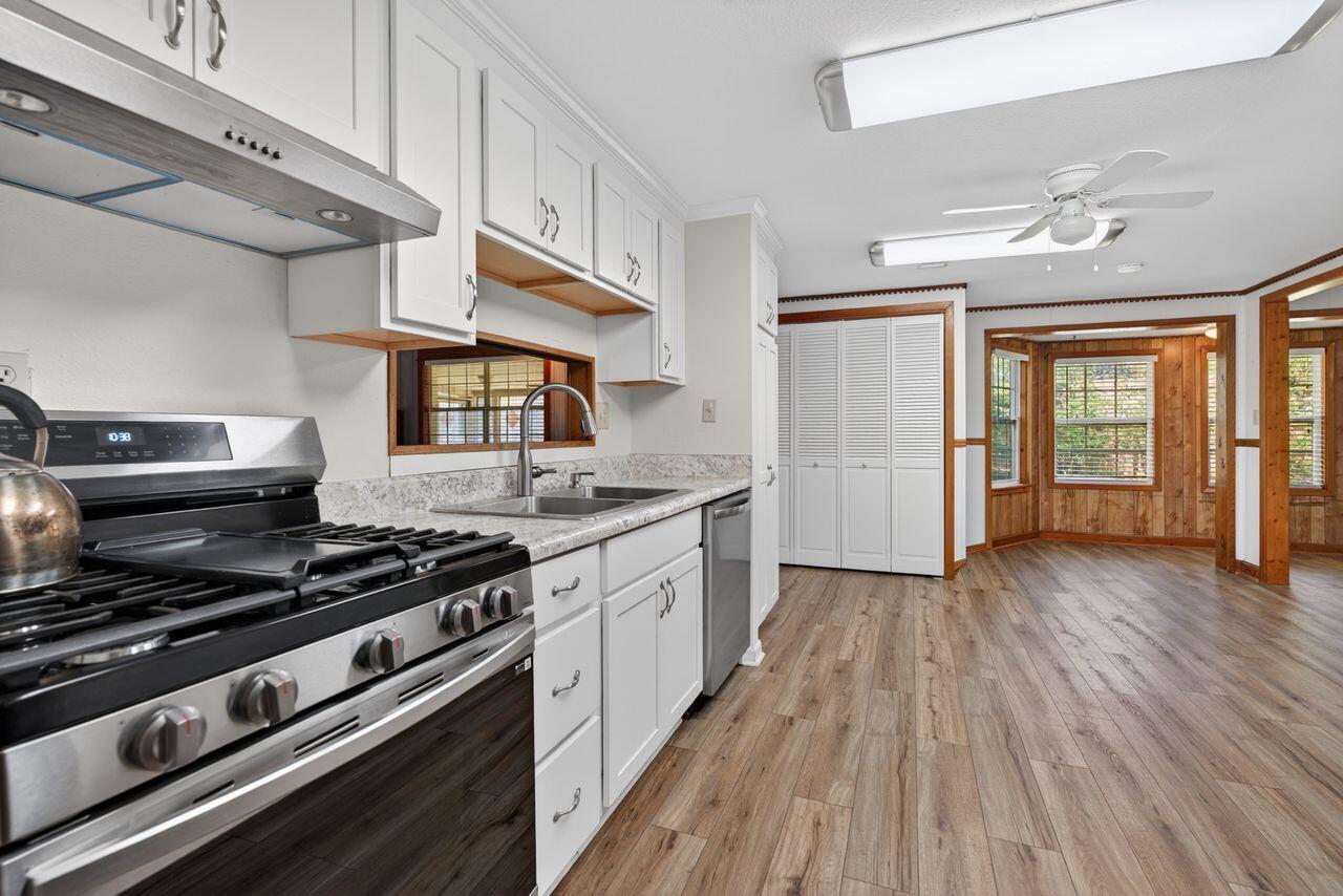 COMMODORE PLACE - Residential