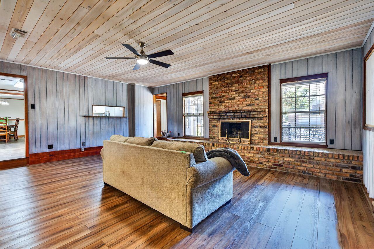 COMMODORE PLACE - Residential